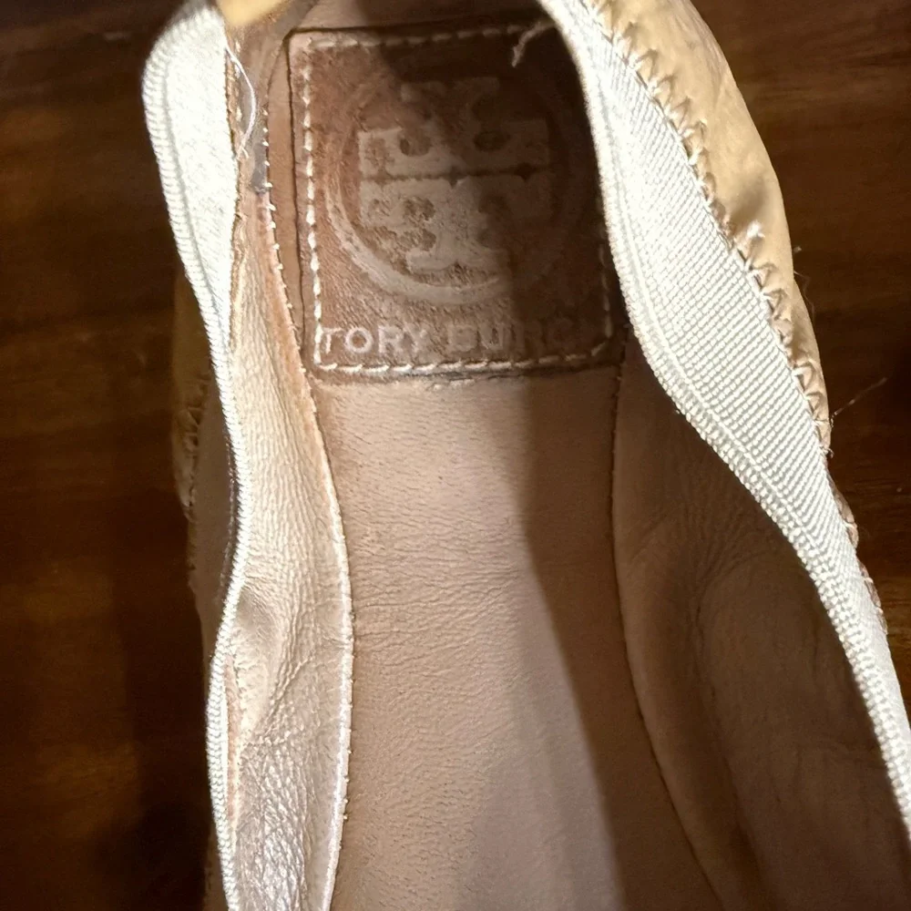 Tory Burch Beige Leather Ballet Flats with Gold Logo